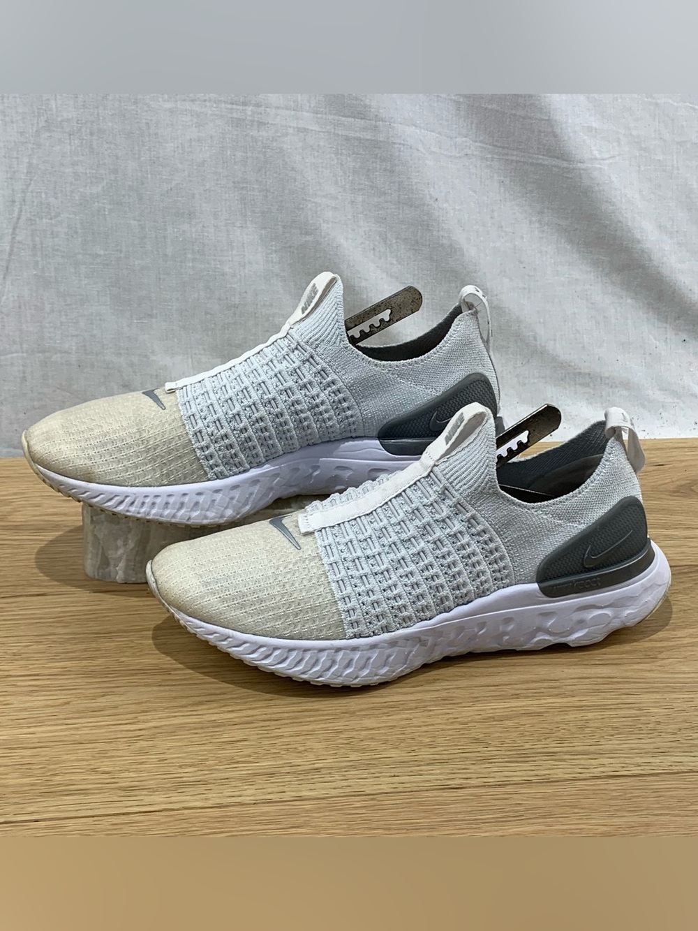 Nike React Phantom Run Flyknit 2 Women's Size 9 White Silver Running Shoes